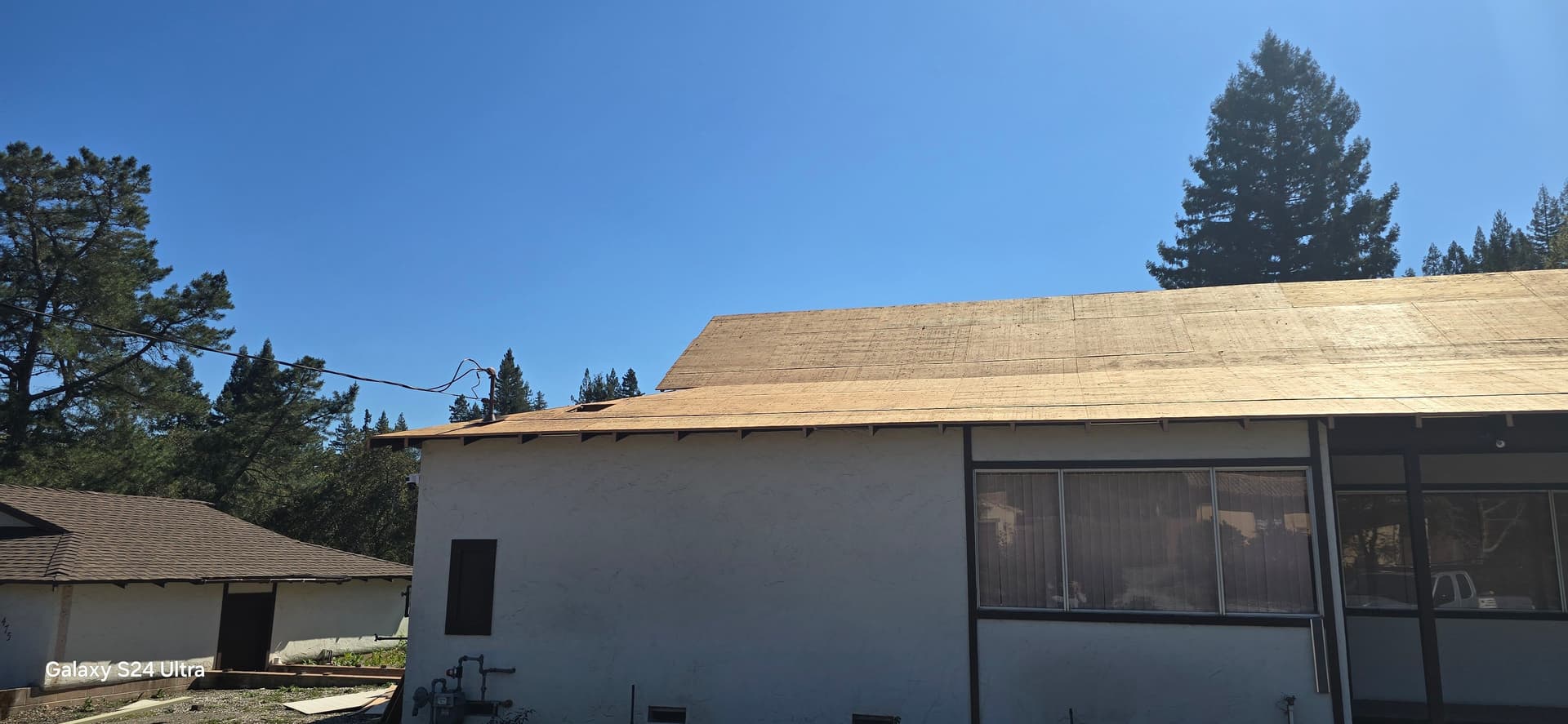 Gallery photos for Bay View Roofing's Bright New Metal Roof Installation: Image #1